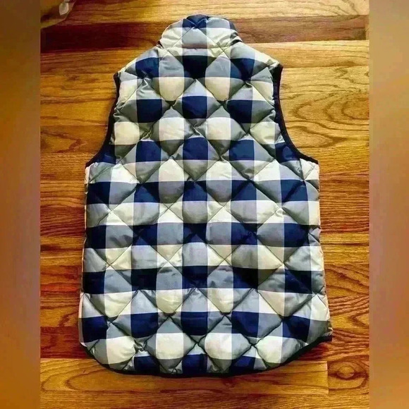 JCREW - Women’s puffer vest in gingham navy and white check. Size XS - Picture 7 of 8